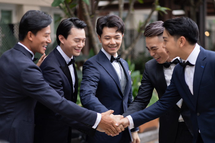 Chú rể Nhật Vũ cực điển trai hôn Thúy Vân ngọt ngào: Hiếu Nguyễn - Anh Dũng sắm vai rể phụ Ảnh 11