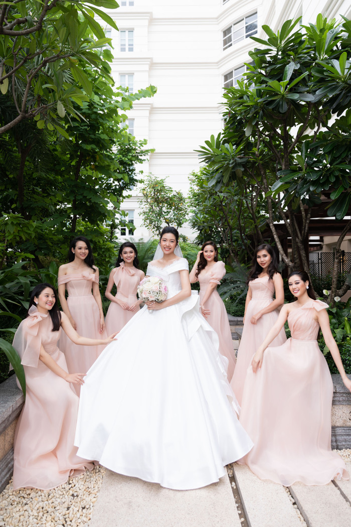 Chú rể Nhật Vũ cực điển trai hôn Thúy Vân ngọt ngào: Hiếu Nguyễn - Anh Dũng sắm vai rể phụ Ảnh 7