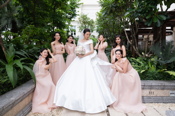 Chú rể Nhật Vũ cực điển trai hôn Thúy Vân ngọt ngào: Hiếu Nguyễn - Anh Dũng sắm vai rể phụ Ảnh 8