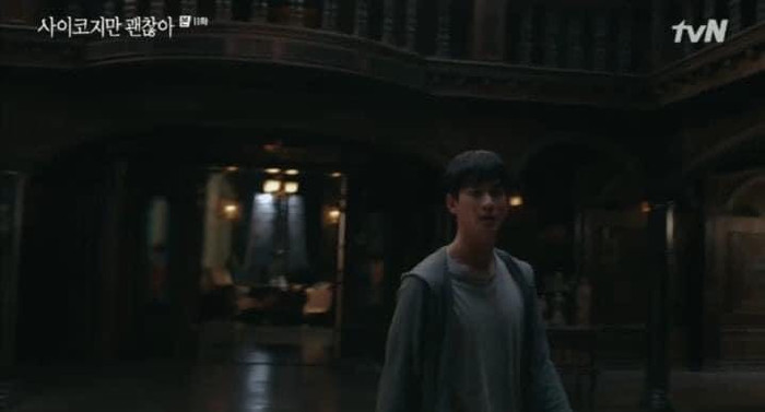 Moon Gang Tae (Kim Soo Hyun) gần như hoàng loạn tìm Moon Young 