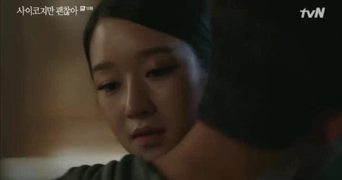 Điên thì có sao tập 11: Khán giả phấn khích sau nụ hôn nồng nhiệt của Kim Soo Hyun và Seo Ye Ji 'nghe tiếng chụt mà ngại thay luôn á' Ảnh 6