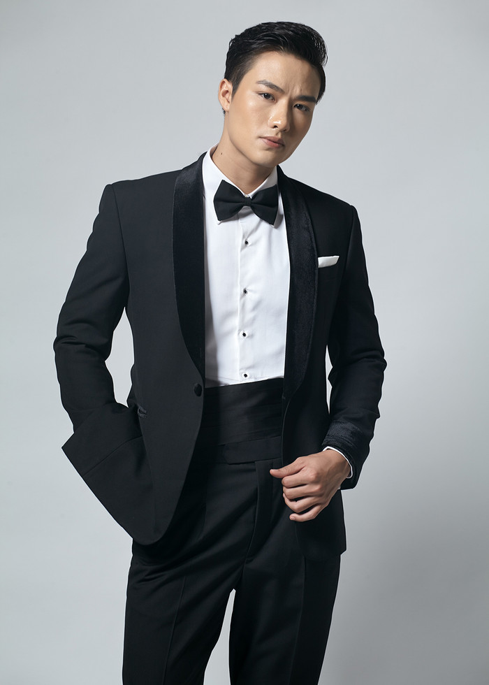 Người mẫu Đạt Kyo quá sức quyến rũ với bộ tuxedo chuẩn chỉ