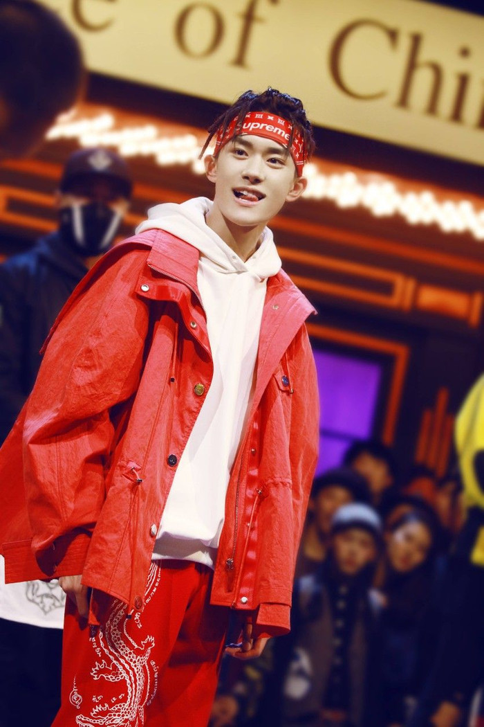 Vương Nhất Bác lên hot search chỉ vì thẳng thừng nhắc thí sinh cần làm lại lớp make-up Ảnh 5