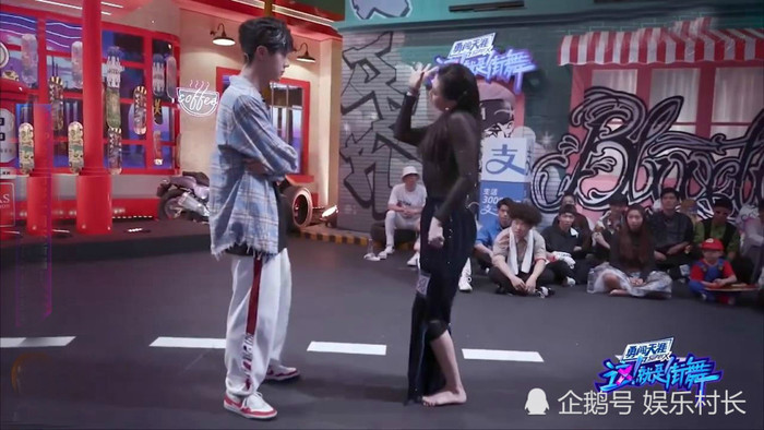 Vương Nhất Bác lên hot search chỉ vì thẳng thừng nhắc thí sinh cần làm lại lớp make-up Ảnh 25