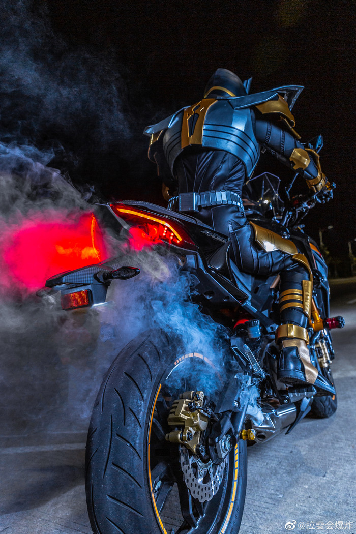 Ngắm bộ ảnh cosplay Kamen Rider The Bee siêu đẳng cấp của các fan Ảnh 8