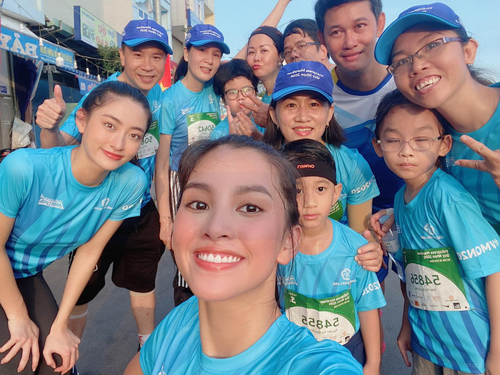 Hoa hậu Việt Nam Trần Tiểu Vy và Hoa hậu Thế giới Việt Nam Lương Thùy Linh cùng tham gia giải chạy tại Quy Nhơn.