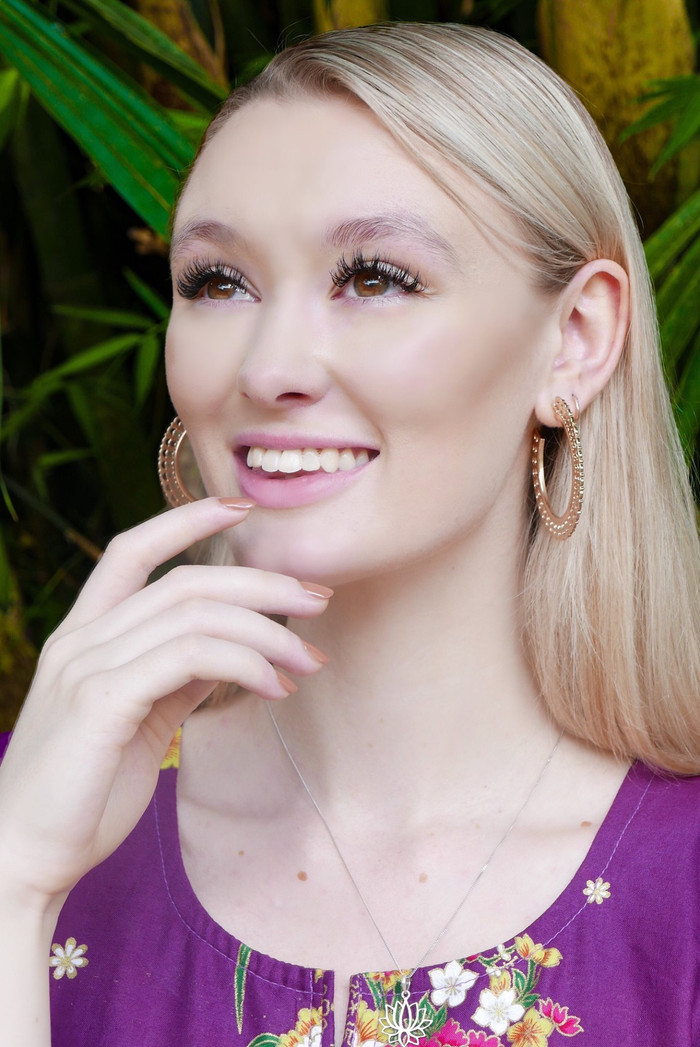 Cận cảnh nhan sắc nàng mẫu Polly