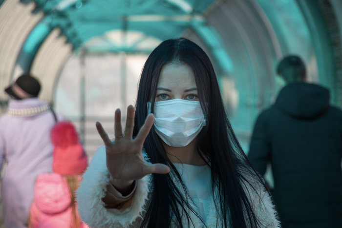 Kỹ thuật ngụy trang cho phép virus corona thoát khỏi hệ miễn dịch và có thêm nhiều thời gian nhân lên. (Ảnh: Vperemen)