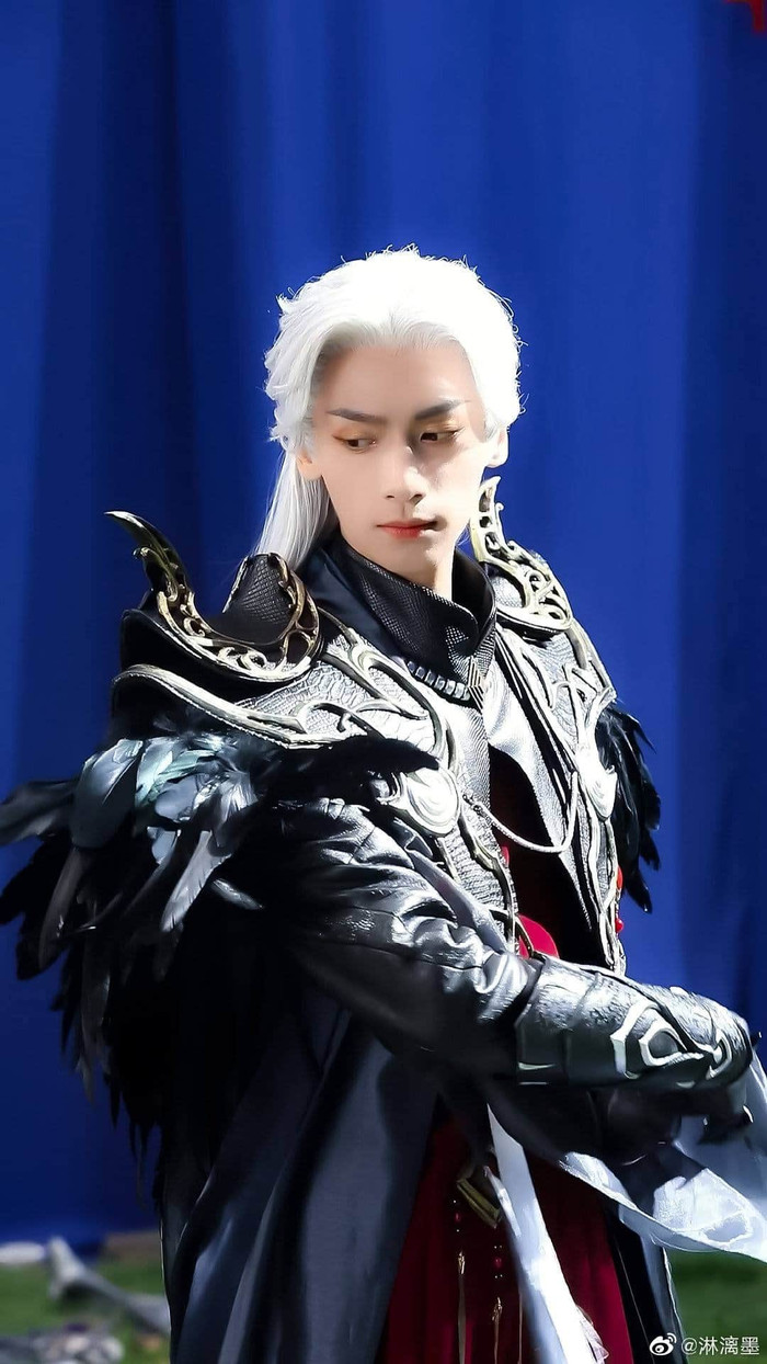 La Vân Hi hóa thân thành đại ma đầu tóc trắng hắc y trong game Thiến nữ u hồn, leo lên vị trí thứ 19 hot search! Ảnh 5