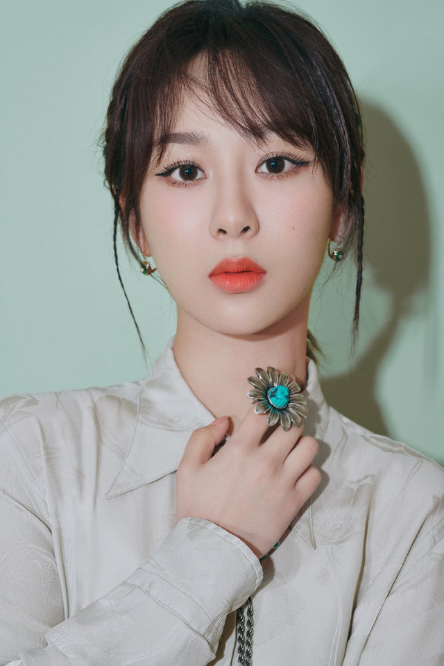 Ngoài Yamy, giới giải trí Hoa Ngữ còn những ngôi sao nào không quá đẹp nhưng vẫn vô cùng hot? Ảnh 6