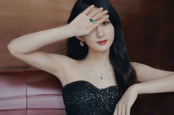 Fan đau lòng khi chứng kiến Triệu Lệ Dĩnh mang đôi giày không vừa chân tại sự kiện Ảnh 3