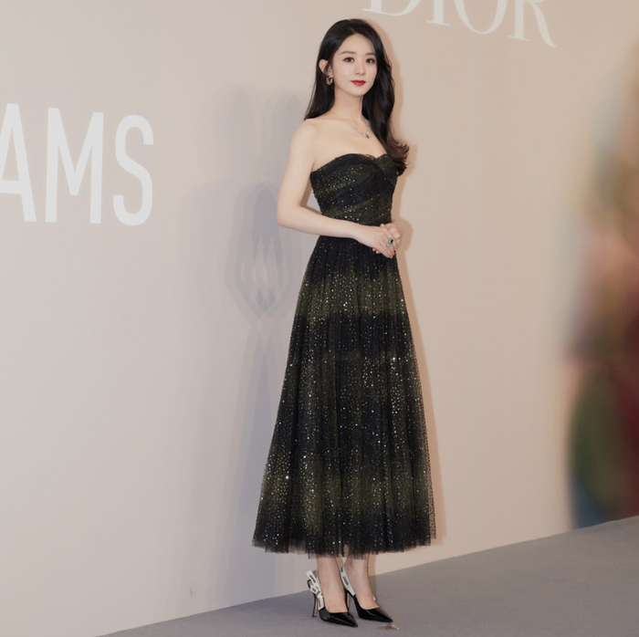 Fan đau lòng khi chứng kiến Triệu Lệ Dĩnh mang đôi giày không vừa chân tại sự kiện Ảnh 5