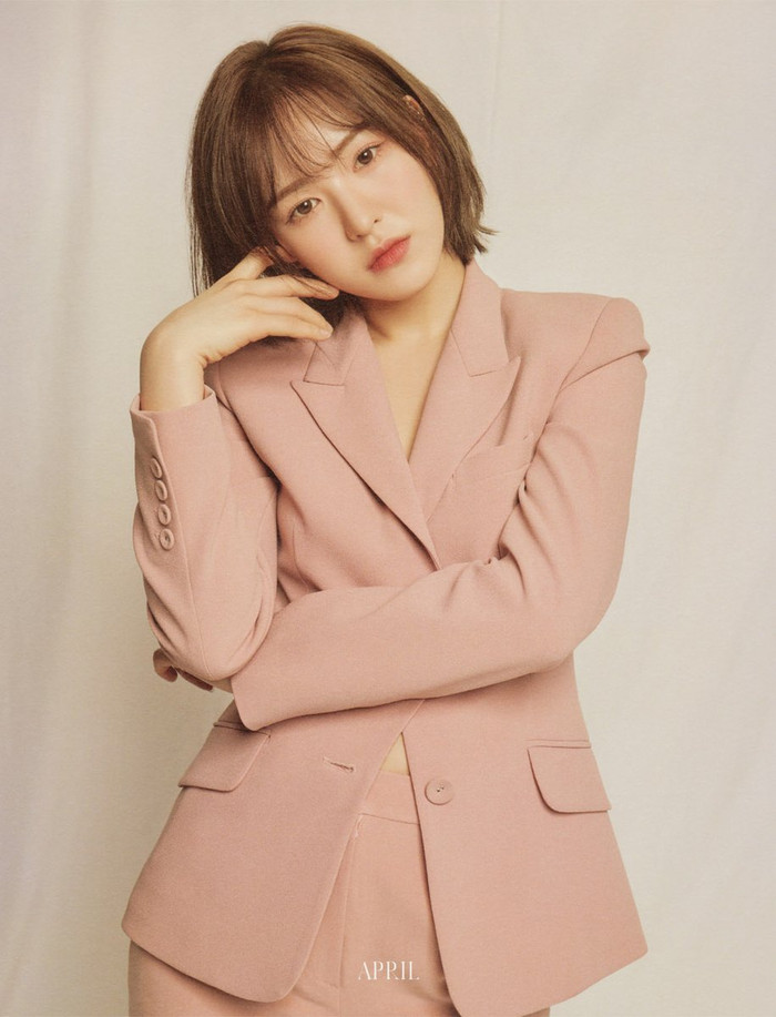 Hiện tại sức khỏe của giọng ca chính đang ổn định, vẫn đang luyện giọng và vật lý trị liệu.