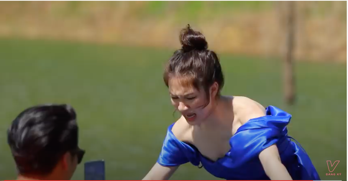 Nữ ca sĩ la thất thanh.