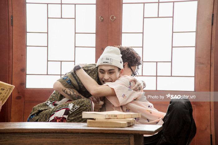 Decao khiến Wren Evans ấn tượng cực mạnh trong lần đầu gặp mặt: Một fashionista cởi trần mặc quần lửng Ảnh 11