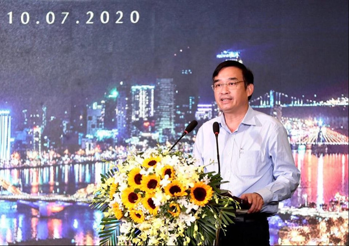 Phó Chủ tịch UBND TP Đà Nẵng Lê Trung Chinh phát biểu tại buổi tọa đàm kích cầu du lịch diễn ra mới đây.