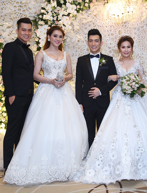 Mê đắm các loại váy bồng công chúa, thế nhưng Lâm Khánh Chi lại có phần chơi trội khi mặc váy trắng như cô dâu trong đám cưới của Bảo Duy. Bộ váy trắng phối ren, tôn vòng 1 khiến mỹ nhân chuyển giới làm lu mờ cả nhân vật chính. Thậm chí, khi cùng ông xã đứng cạnh cặp uyên ương, Lâm Khánh Chi và chồng còn làm dân tình hoang mang vì không biết đâu mới là chủ nhân bữa tiệc.