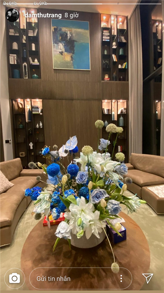 Dù không để lại bất cứ thông tin gì nhưng dân mạng cho rằng đây chính là thư phòng - nơi nghỉ ngơi, đọc sách của vợ chồng Cường Đô La