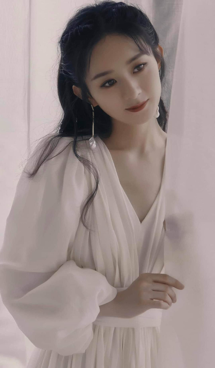 Triệu Lệ Dĩnh diện váy trắng tay phồng: Thoát tục như tiên tử hạ phàm, lên thẳng hotsearch Ảnh 4