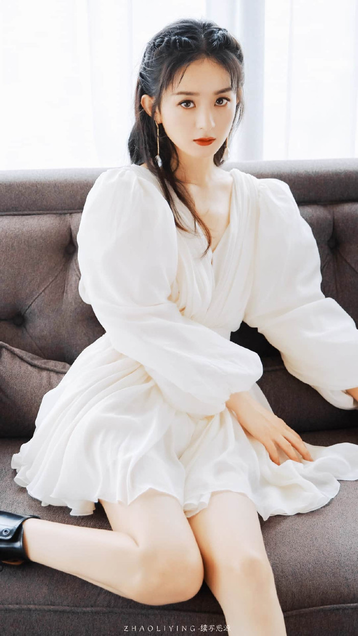 Triệu Lệ Dĩnh diện váy trắng tay phồng: Thoát tục như tiên tử hạ phàm, lên thẳng hotsearch Ảnh 10
