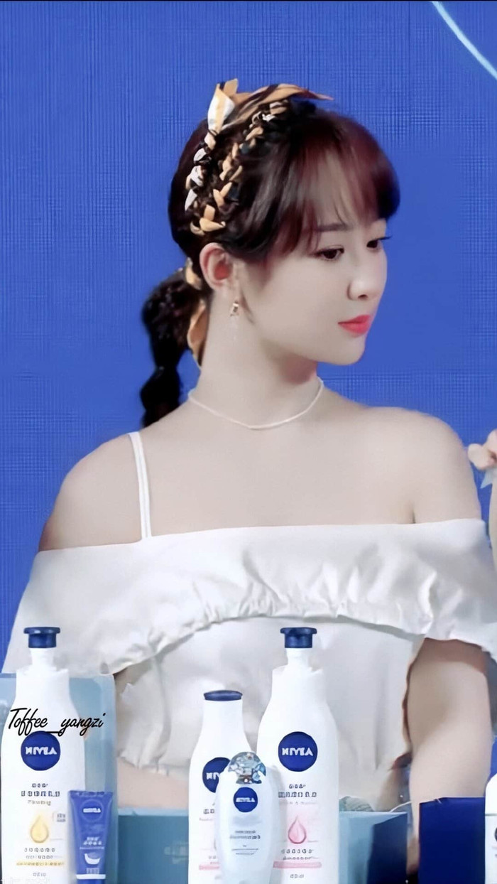 Dương Tử: Kẻ khen thanh thuần, người chê stylist kém sáng tạo, gần 30 tuổi rồi mà vẫn muốn làm thiếu nữ mãi sao? Ảnh 6