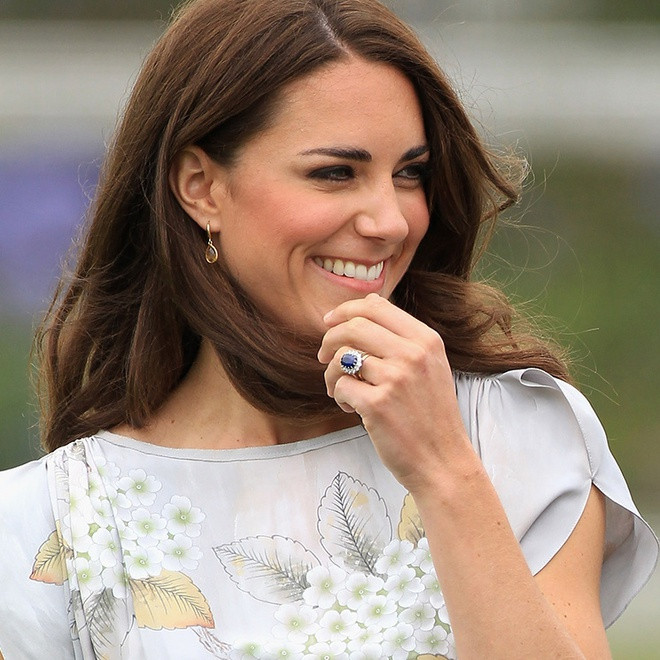 Câu chuyện cảm động đằng sau chiếc nhẫn đính hôn của Kate Middleton Ảnh 6
