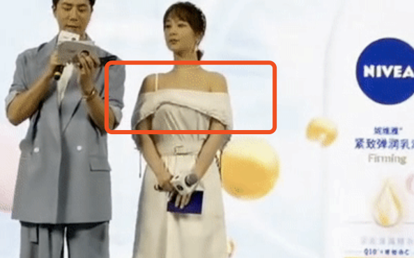 Dương Tử bị chế nhạo và khiến fan xấu hổ với chiếc váy quê mùa, để lộ khuyết điểm Ảnh 2