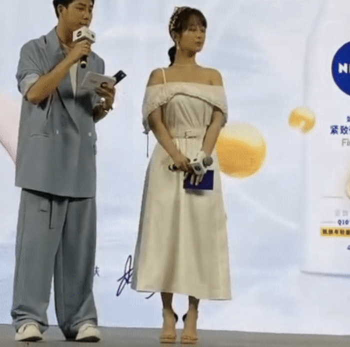 Nhưng dưới góc nhìn qua hình ảnh của cư dân mạng lại trái ngược một trời một vực với fan hâm mộ.