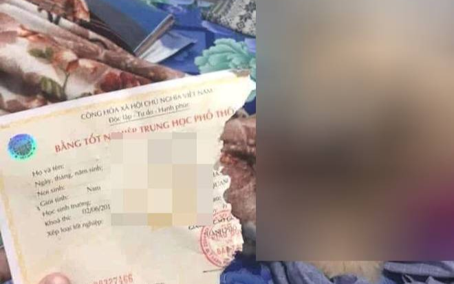 Tấm bằng tốt nghiệp THPT bị cắn xé đến nhàu nhĩ, nhìn sang 'thủ phạm' bên cạnh nhưng chẳng ai nỡ trách phạt Ảnh 2
