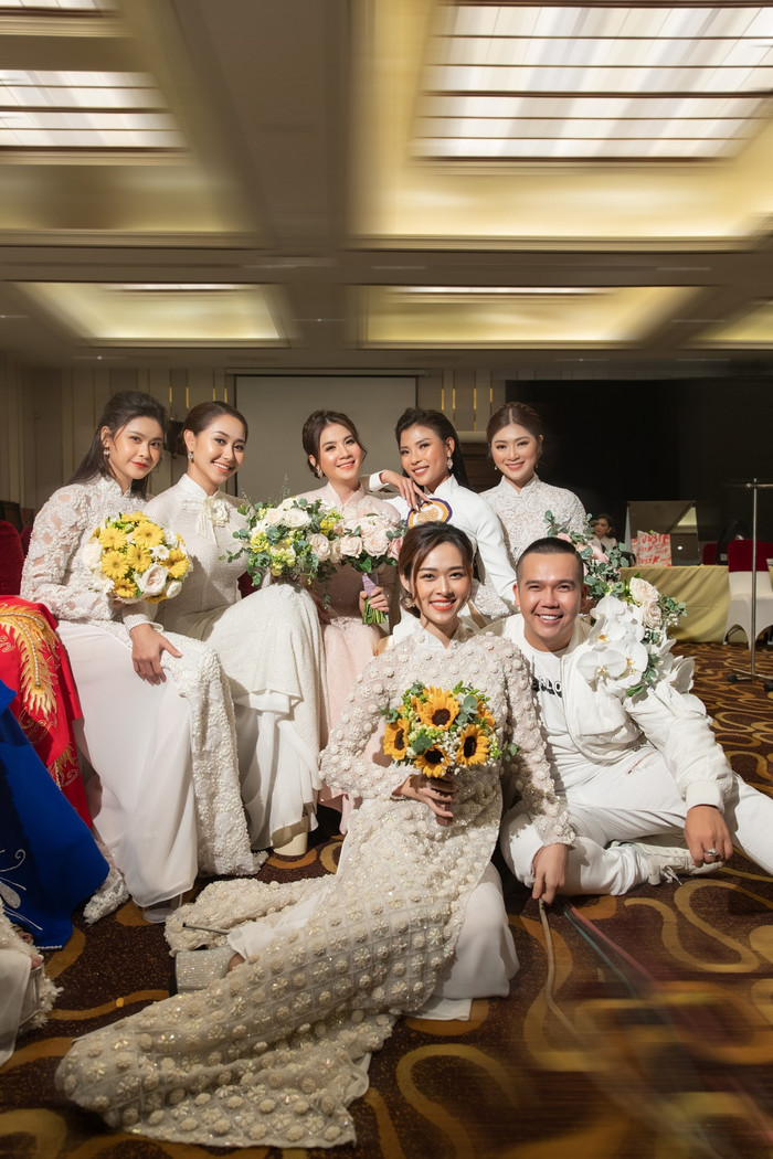 Khoảnh khắc đẹp nao lòng của Diệp Bảo Ngọc, Thúy Diễm và Trương Quỳnh Anh trong tà áo dài cưới Ảnh 3