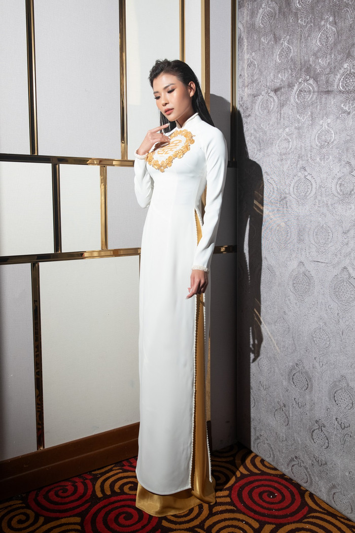 Thúy Diễm và set đồ cưới thật sang