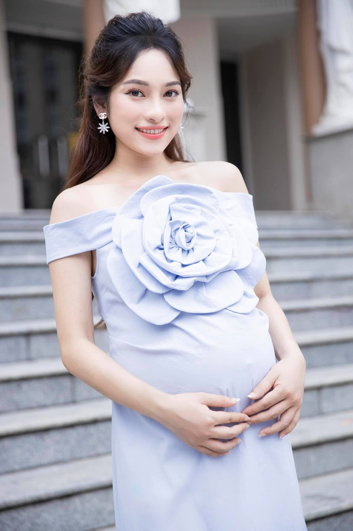 Dù thường xuyên khoe ảnh bụng bầu to rõ nhưng Sara Lưu vẫn được thả thính nhiệt tình