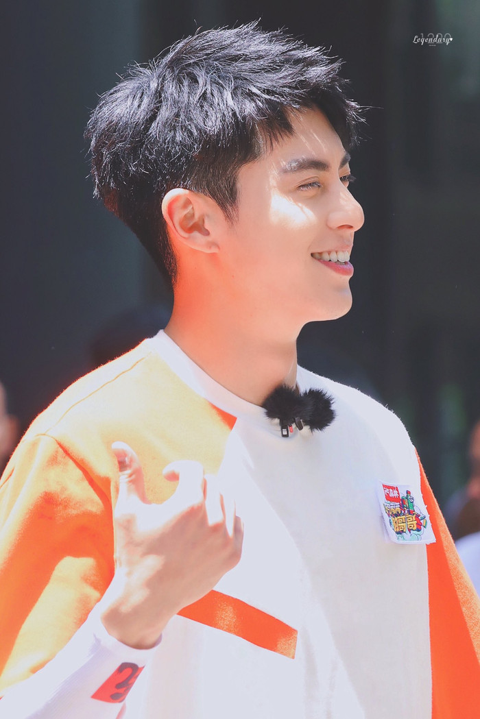Ảnh đi làm đầy sức hút của Dương Dương, Vương Hạc Đệ, Hoàng Minh Hạo trong 'Ca ca tràn đầy sức sống' Ảnh 28