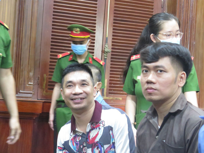 Văn Kính Dương tươi cười và khá bình thản. Ảnh: Báo Người lao động