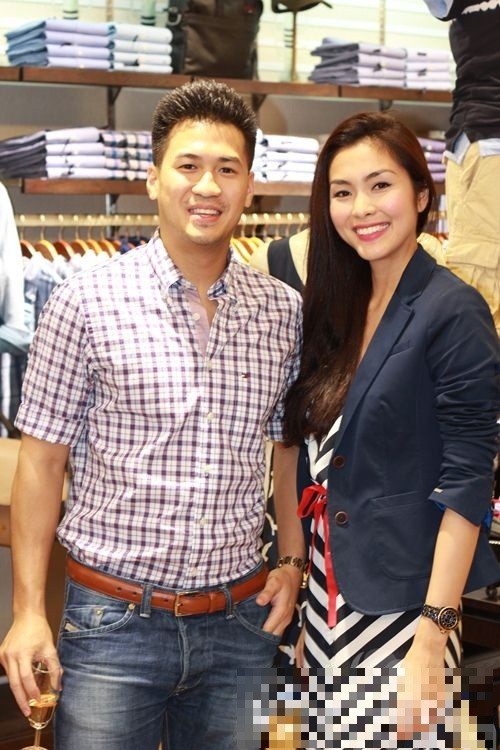 Tăng Thanh Hà tiếp tục gửi thức ăn đến tận nơi cho em trai Phillip Nguyễn