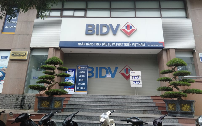 Hai đối tượng cướp hàng trăm triệu đồng tại ngân hàng BIDV: 'Đe dọa nhân viên và khách chỉ cần bò sẽ bắn chết' Ảnh 2