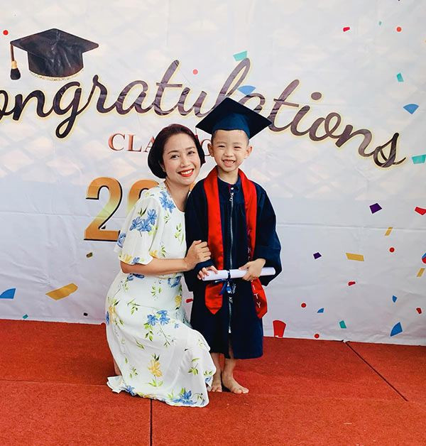 Ốc Thanh Vân tiết lộ lý do vì sao con trai út có vóc dáng thấp bé hơn các bạn trong lớp