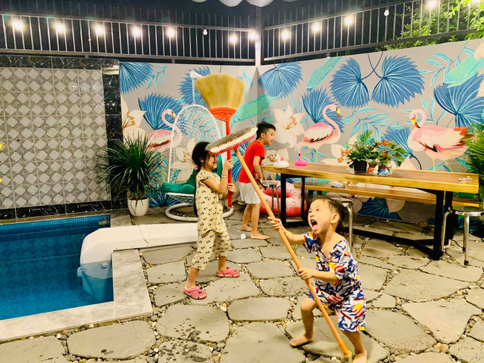 Trên trang cá nhân, Ốc Thanh Vân thường chia sẻ những hình ảnh 'quẩy banh' của 3 con khiến ai nhìn cũng thích thú