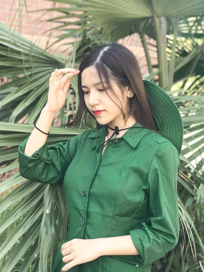 Được biết, không chỉ xinh đẹp, Ngọc Mai còn gây chú ý với bảng thành tích học tập đáng nể như giải nhì học sinh giỏi môn Văn quốc gia, giải ba cuộc thi Khoa học kỹ thuật cho học sinh trung học năm 2018,...