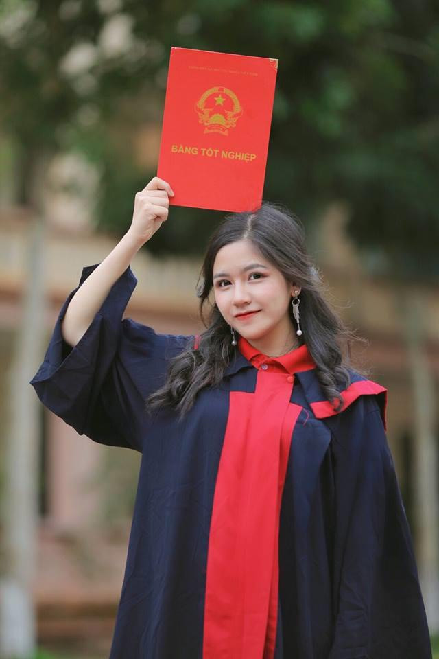 Bên cạnh việc học tập, nữ sinh 19 tuổi còn đi dạy gia sư và làm mẫu cho vài thương hiệu thời trang