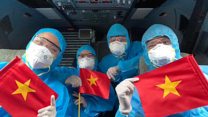 Chuyến bay mang tên Thanh niên do hãng hàng không Vietnam Airlines thực hiện vừa đưa hơn 200 người dân Việt Nam tại Nhật Bản hồi hương.