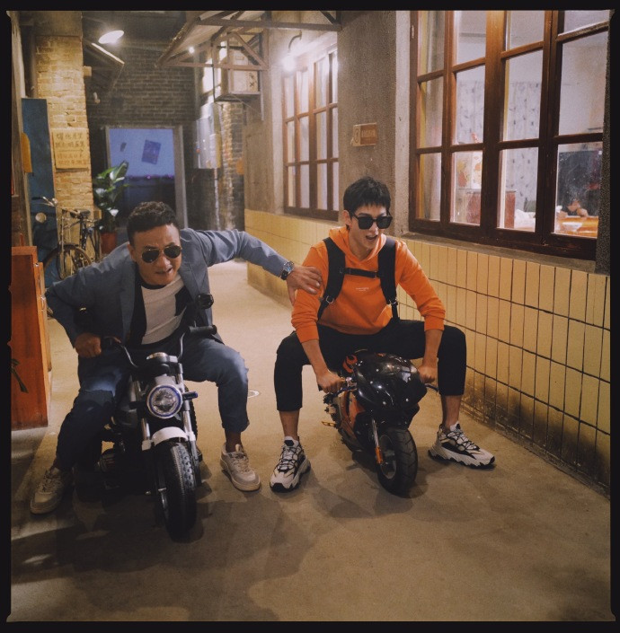 Dương Dương - Hồ Quân xin một vé về tuổi thơ, mở hội so tài 'tay đua nhí' Ảnh 12