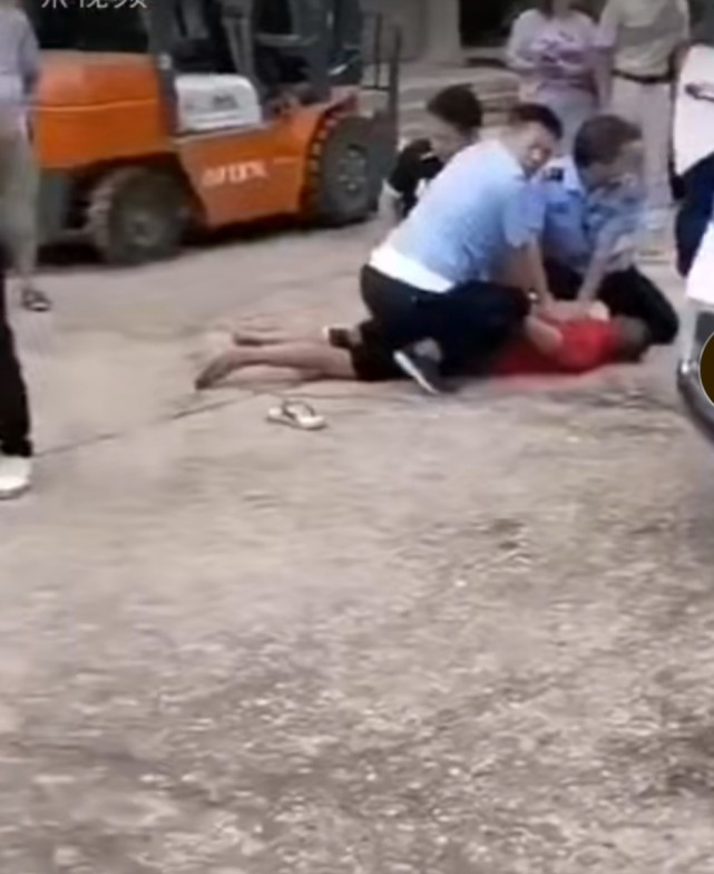 Cảnh sát bắt giữ nghi phạm ngay tại hiện trường.