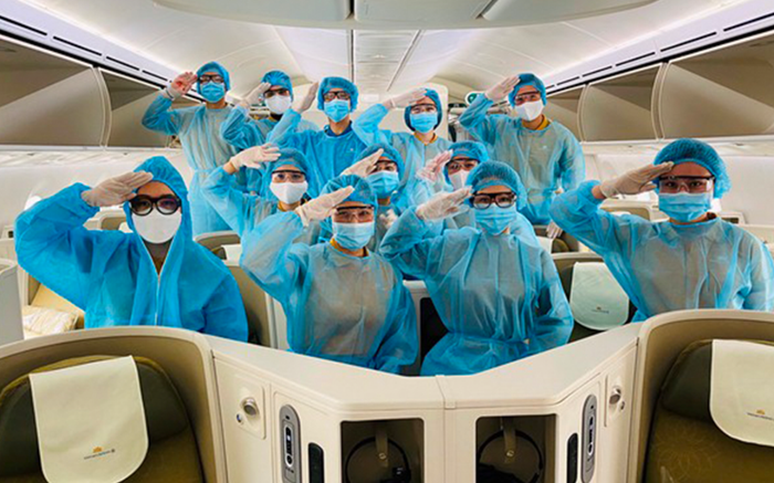 Những hình ảnh gây xúc động trong ngày Covid quay trở lại: Chiến thắng đại dịch bằng những trái tim quả cảm Ảnh 2