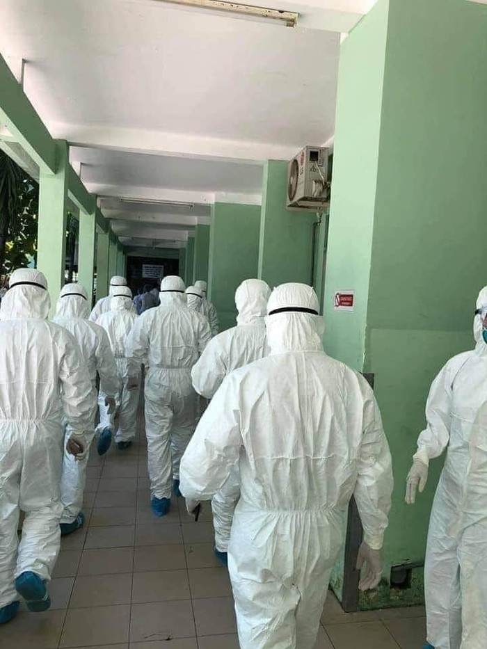 Những bác sĩ, chuyên gia của BV Bạch Mai, Chợ Rẫy đang đến những nơi nguy hiểm nhất để điều trị cho bệnh nhân nhiễm Covid tại Đà Nẵng.