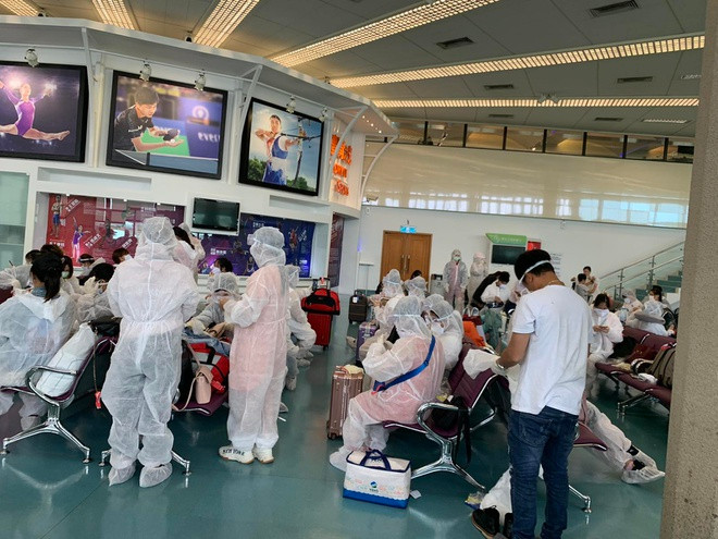 230 công dân Việt Nam mắc kẹt tại Đài Loan trở về nước trên chuyến bay trưa ngày 28/7. Ảnh: Bộ Ngoại giao