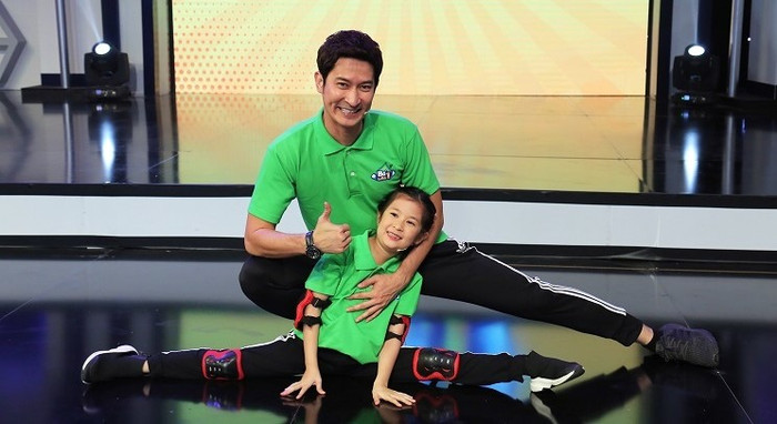 Hai bố con tham gia Gameshow