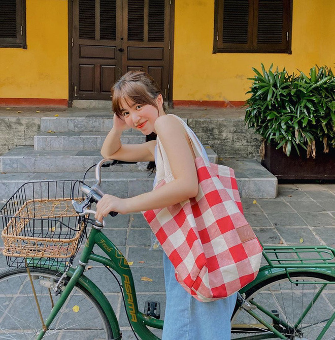 Hotgirl Mẫn Tiên bị fan nhắc nhở khai báo y tế và cách ly tại nhà sau chuyến du lịch Hội An nhưng cách đáp trả của cô nàng mới gây chú ý Ảnh 8