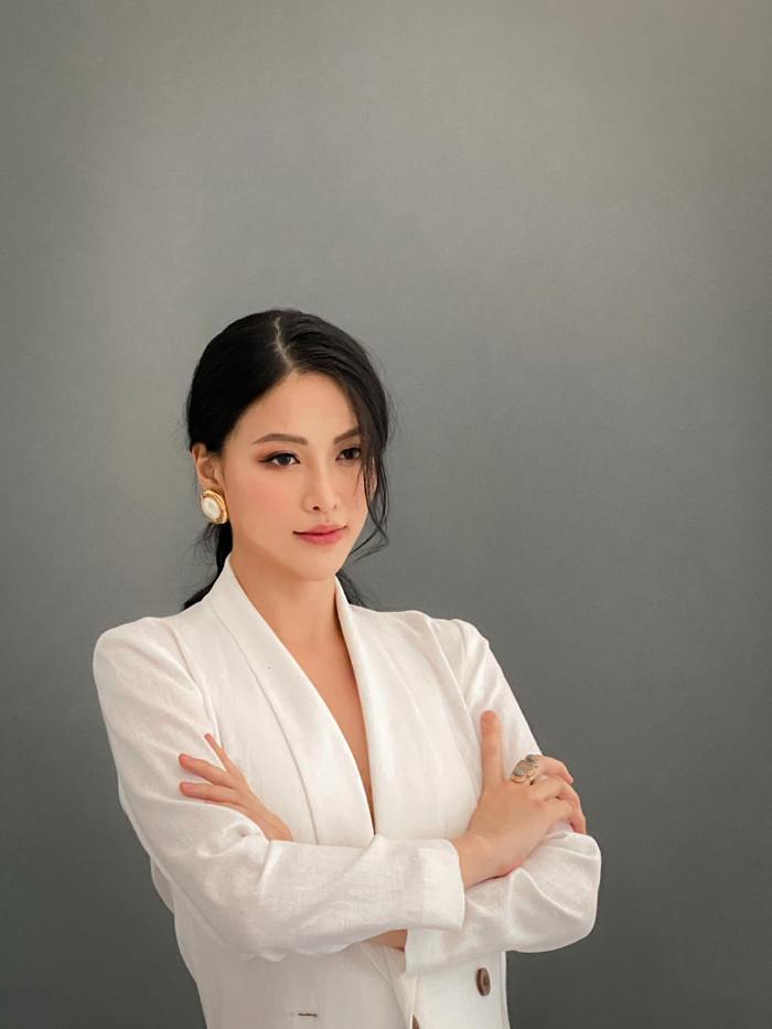 Bỗng chốc trở nên đầy quyền lực với style nữ chủ tịch thành đạt.