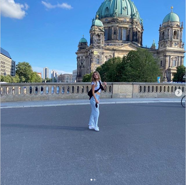 Tom Holland xác nhận bạn gái chính thức qua bài đăng trên Instagram Ảnh 5